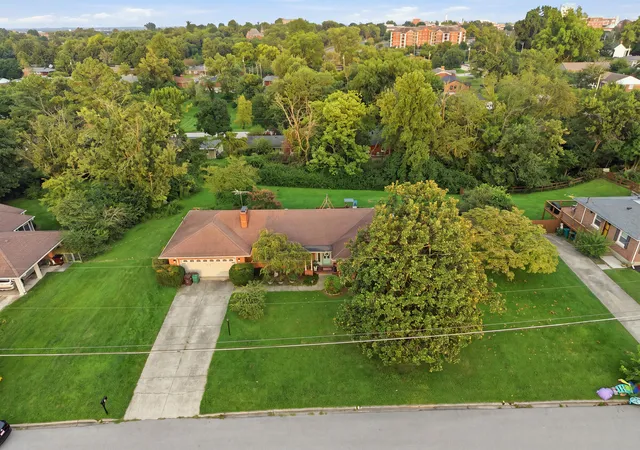 Photo 2 of Single family home for sale at 113 Longview Dr, Richmond, KY 40475 | MLS# 26022458 | Listing updated on 2026-10-09