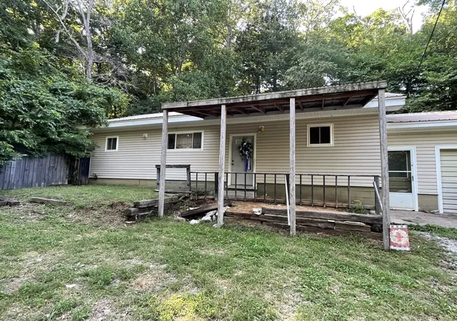 Photo 2 of Single family home for sale at 1205 Rockcastle Lakeshore Dr, Cadiz, KY 42211 | MLS# 26022372 | Listing updated on 2026-08-18