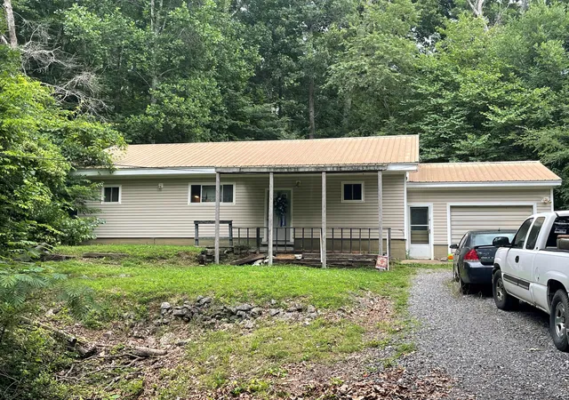 Photo 3 of Single family home for sale at 1205 Rockcastle Lakeshore Dr, Cadiz, KY 42211 | MLS# 26022372 | Listing updated on 2026-08-18
