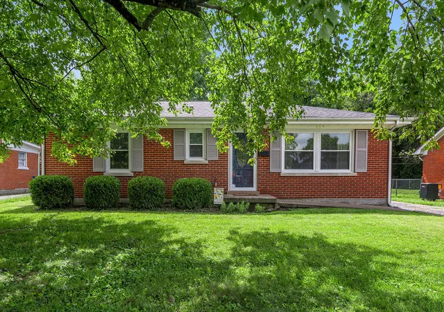 Photo 1 of Single family home for sale at 612 Parkside Dr, Lexington, KY 40505 | MLS# 26022404 | Listing updated on 2026-08-18