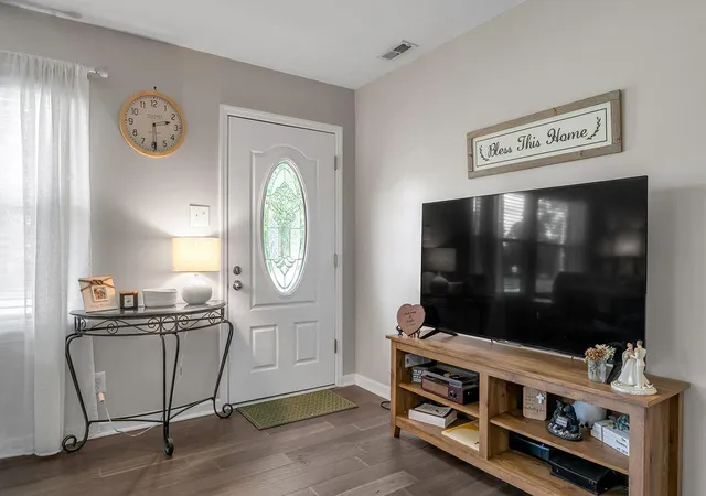 Photo 2 of Single family home for sale at 612 Parkside Dr, Lexington, KY 40505 | MLS# 26022404 | Listing updated on 2026-08-18