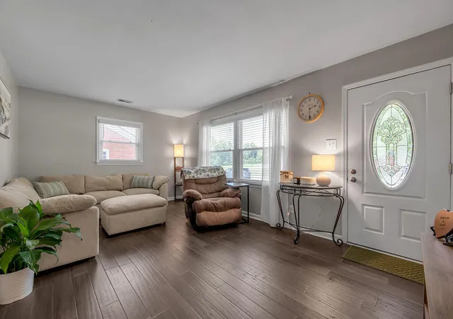 Photo 3 of Single family home for sale at 612 Parkside Dr, Lexington, KY 40505 | MLS# 26022404 | Listing updated on 2026-08-18