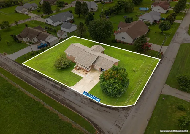 Photo 3 of Single family home for sale at 25 Ol Stable Dr, Somerset, KY 42503 | MLS# 26022391 | Listing updated on 2026-10-07