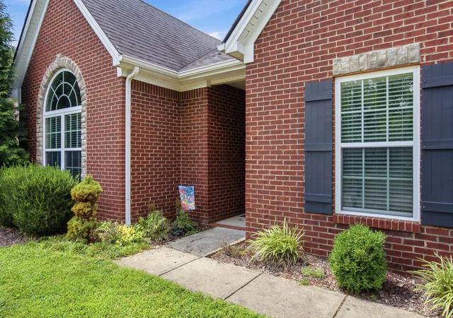 Photo 3 of Single family home for sale at 325 Gleneagles Way, Versailles, KY 40383 | MLS# 26022486 | Listing updated on 2026-08-25