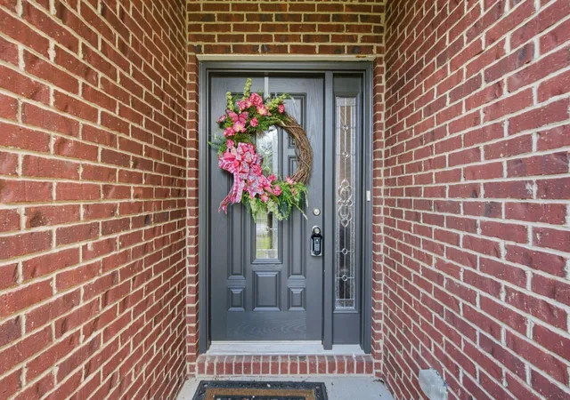 Photo 4 of Single family home for sale at 325 Gleneagles Way, Versailles, KY 40383 | MLS# 26022486 | Listing updated on 2026-08-25