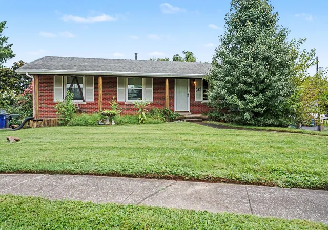 Photo 1 of Sale Pending at 389 Spring Sta Ct, Lexington, KY 40505 | MLS# 26022397 | Listing updated on 2026-08-24