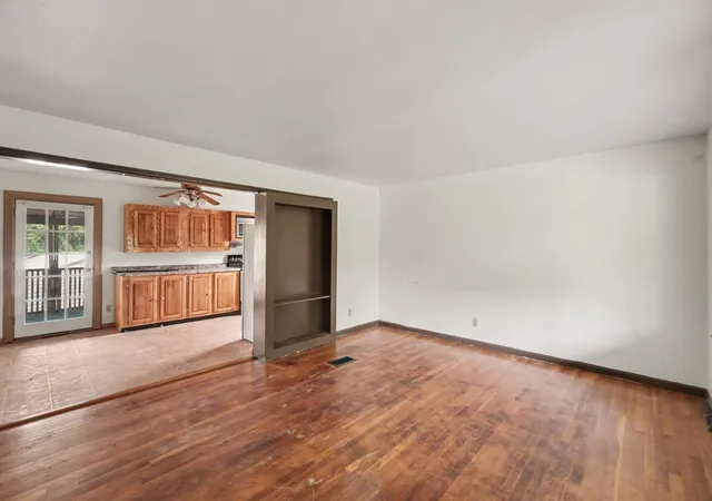 Photo 2 of Sale Pending at 389 Spring Sta Ct, Lexington, KY 40505 | MLS# 26022397 | Listing updated on 2026-08-24