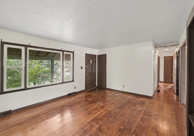 Photo 3 of Sale Pending at 389 Spring Sta Ct, Lexington, KY 40505 | MLS# 26022397 | Listing updated on 2026-08-24