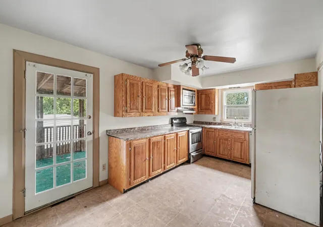 Photo 3 of Sale Pending at 389 Spring Sta Ct, Lexington, KY 40505 | MLS# 26022397 | Listing updated on 2026-08-24