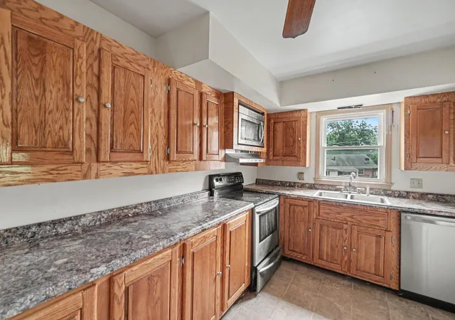 Photo 4 of Sale Pending at 389 Spring Sta Ct, Lexington, KY 40505 | MLS# 26022397 | Listing updated on 2026-08-24