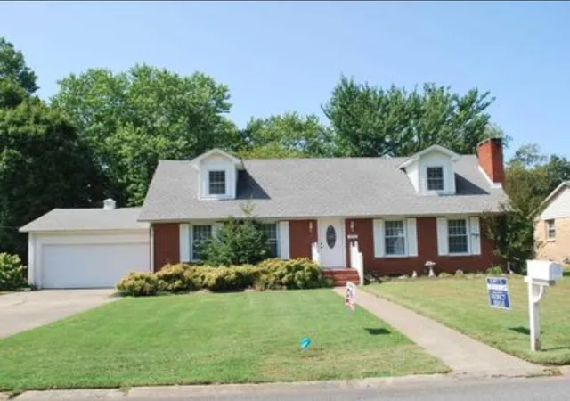 Photo 1 of Single family home for sale at 211 Fairlane Dr, Mayfield, KY 42066 | MLS# 26022555 | Listing updated on 2026-09-02