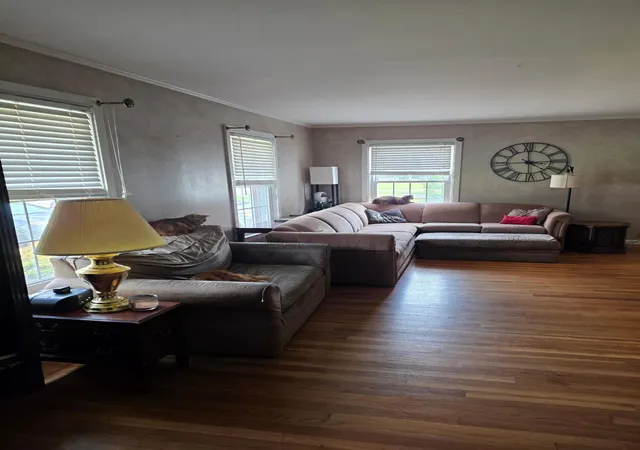 Photo 2 of Single family home for sale at 211 Fairlane Dr, Mayfield, KY 42066 | MLS# 26022555 | Listing updated on 2026-09-02