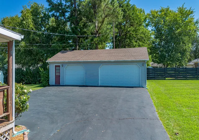 Photo 2 of Single family home for sale at 204 Summit Dr, Marion, KY 42064 | MLS# 26023612 | Listing updated on 2026-08-29