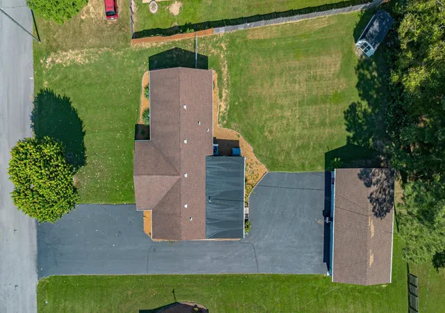 Photo 4 of Single family home for sale at 204 Summit Dr, Marion, KY 42064 | MLS# 26023612 | Listing updated on 2026-08-29