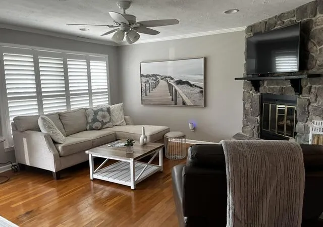 Photo 4 of Single family home for sale at 737 Kingston Rd, Lexington, KY 40505 | MLS# 26022449 | Listing updated on 2026-10-13