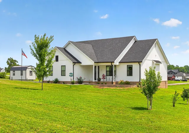 Photo 2 of Single family home for sale at 101 Gracelynn Cir, Harrodsburg, KY 40330 | MLS# 26022710 | Listing updated on 2026-08-20