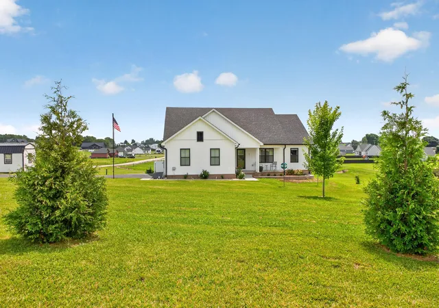 Photo 3 of Single family home for sale at 101 Gracelynn Cir, Harrodsburg, KY 40330 | MLS# 26022710 | Listing updated on 2026-08-20