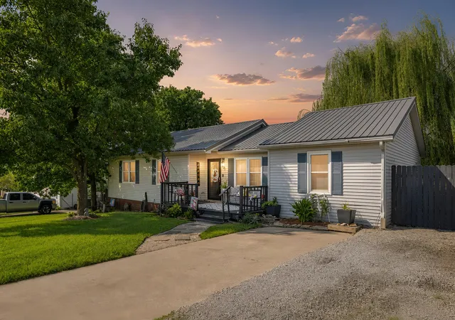Photo 1 of Sale Pending at 208 Castle Blvd, Paris, KY 40361 | MLS# 26022436 | Listing updated on 2026-08-28