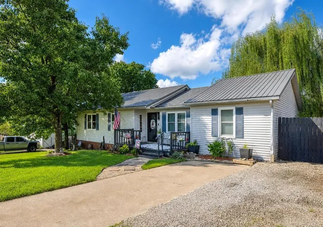Photo 2 of Sale Pending at 208 Castle Blvd, Paris, KY 40361 | MLS# 26022436 | Listing updated on 2026-08-28