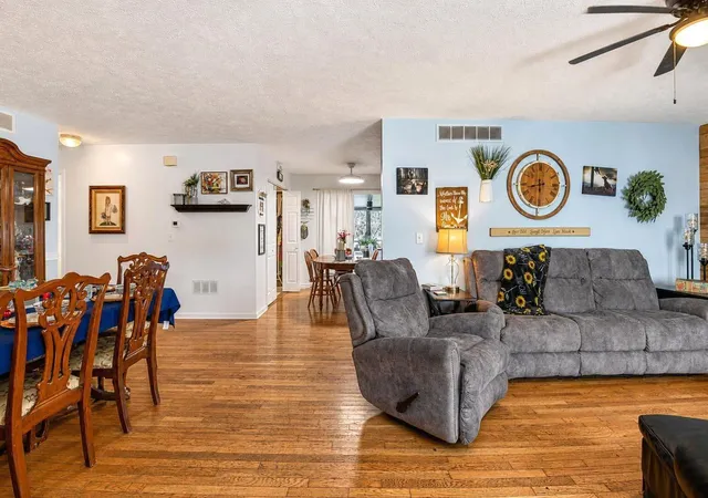 Photo 3 of Sale Pending at 208 Castle Blvd, Paris, KY 40361 | MLS# 26022436 | Listing updated on 2026-08-28