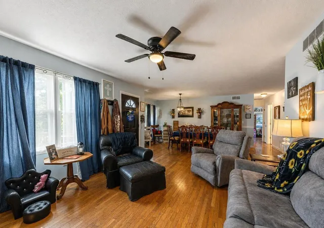 Photo 4 of Sale Pending at 208 Castle Blvd, Paris, KY 40361 | MLS# 26022436 | Listing updated on 2026-08-28