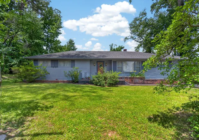 Photo 1 of Single family home for sale at 120 Pineview Dr, Albany, KY 42602 | MLS# 26022459 | Listing updated on 2026-08-24