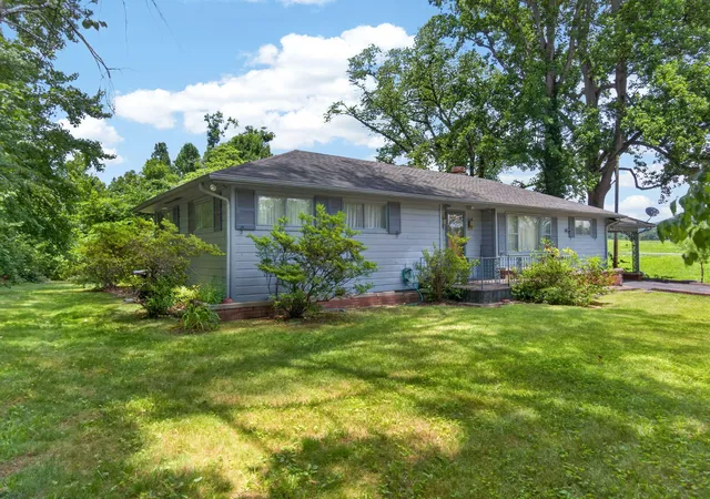 Photo 2 of Single family home for sale at 120 Pineview Dr, Albany, KY 42602 | MLS# 26022459 | Listing updated on 2026-08-24