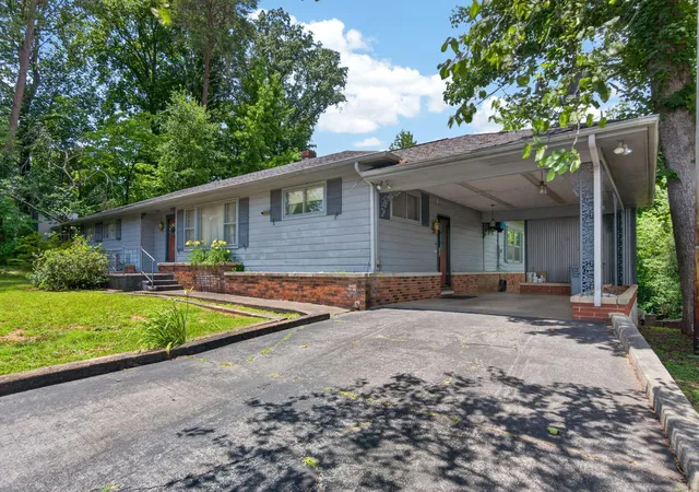 Photo 3 of Single family home for sale at 120 Pineview Dr, Albany, KY 42602 | MLS# 26022459 | Listing updated on 2026-08-24