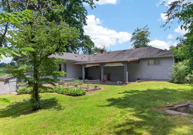 Photo 4 of Single family home for sale at 120 Pineview Dr, Albany, KY 42602 | MLS# 26022459 | Listing updated on 2026-08-24