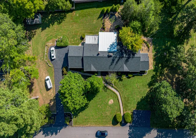 Photo 3 of Single family home for sale at 200 Valley Rd, Paducah, KY 42001 | MLS# 26023014 | Listing updated on 2026-08-31