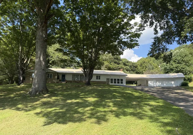 Photo 2 of Single family home for sale at 999 Mcdonald Ln, Heidrick, KY 40949 | MLS# 26022493 | Listing updated on 2026-08-19