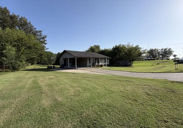 Photo 2 of Single family home for sale at 1005 Varmintrace Rd, Princeton, KY 42445 | MLS# 26022494 | Listing updated on 2026-08-25