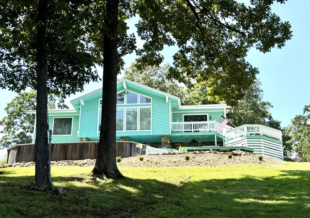 Photo 2 of Single family home for sale at 136 Sherwood Dr, Gilbertsville, KY 42044 | MLS# 26022872 | Listing updated on 2026-08-22