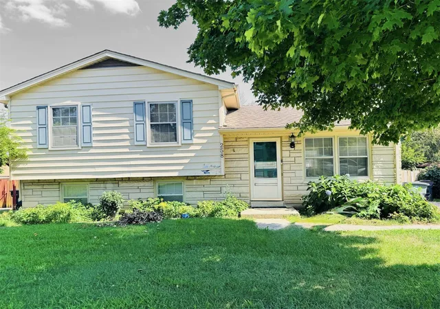 Photo 1 of Single family home for sale at 258 S Eagle Creek Dr, Lexington, KY 40515 | MLS# 26022577 | Listing updated on 2026-10-13