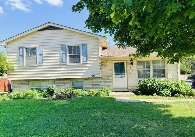 Photo 3 of Single family home for sale at 258 S Eagle Creek Dr, Lexington, KY 40515 | MLS# 26022577 | Listing updated on 2026-10-13