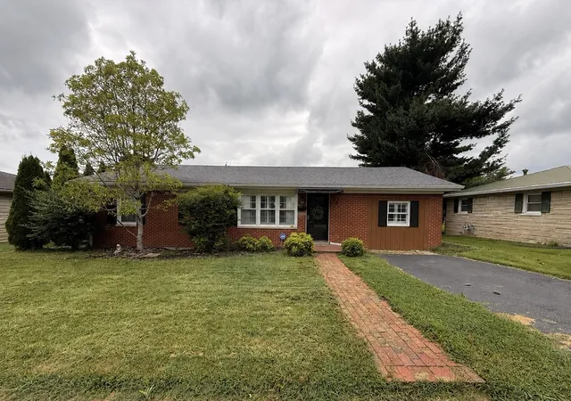 Photo 1 of Single family home for sale at 597 Meadowbrook Ln, Harrodsburg, KY 40330 | MLS# 26022621 | Listing updated on 2026-09-12