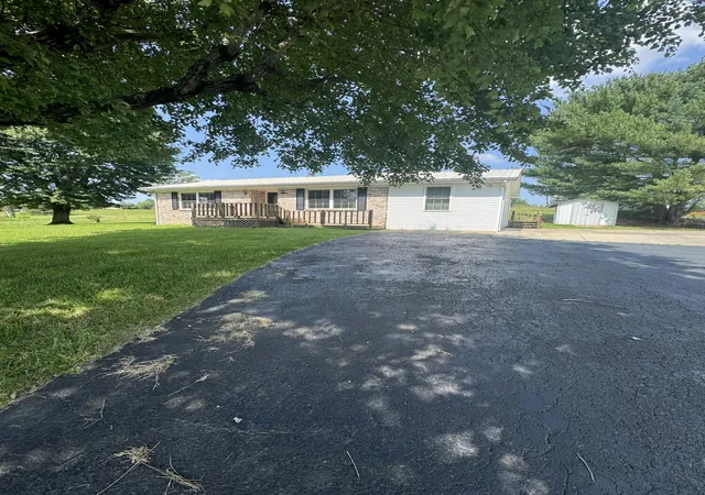 Photo 2 of Single family home for sale at 134 Shamrock St, Russell Springs, KY 42642 | MLS# 26022550 | Listing updated on 2026-08-19