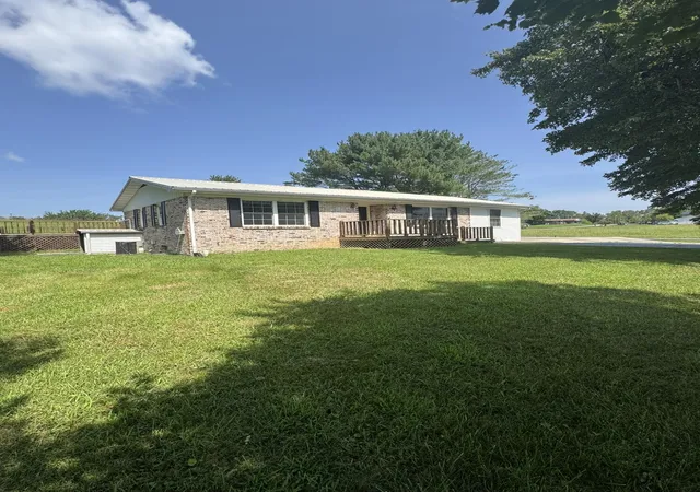 Photo 3 of Single family home for sale at 134 Shamrock St, Russell Springs, KY 42642 | MLS# 26022550 | Listing updated on 2026-10-06