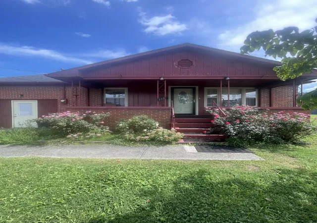 Photo 1 of Single family home for sale at 312 N Broadway, Barbourville, KY 40906 | MLS# 26022592 | Listing updated on 2026-09-15