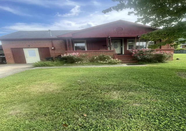 Photo 2 of Single family home for sale at 312 N Broadway, Barbourville, KY 40906 | MLS# 26022592 | Listing updated on 2026-09-15