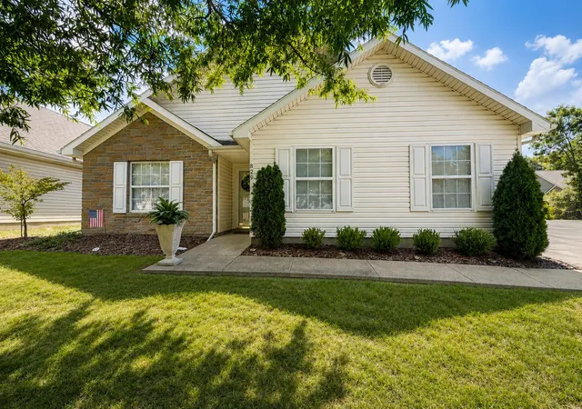 Photo 1 of Single family home for sale at 829 Statesman Wy, Lexington, KY 40505 | MLS# 26023391 | Listing updated on 2026-09-29