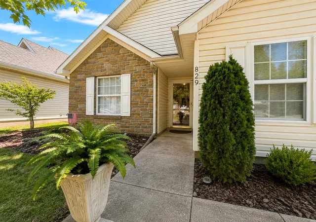 Photo 2 of Single family home for sale at 829 Statesman Wy, Lexington, KY 40505 | MLS# 26023391 | Listing updated on 2026-09-29