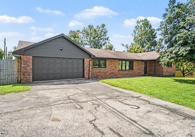 Photo 3 of Single family home for sale at 1020 Fogg Pike, Mt Sterling, KY 40353 | MLS# 26023201 | Listing updated on 2026-09-15