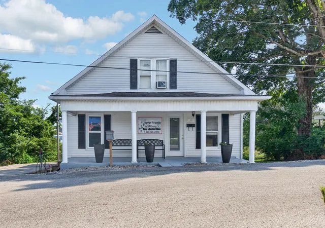 Photo 2 of Single family home for sale at 111 Maple St, Albany, KY 42602 | MLS# 26022534 | Listing updated on 2026-08-19