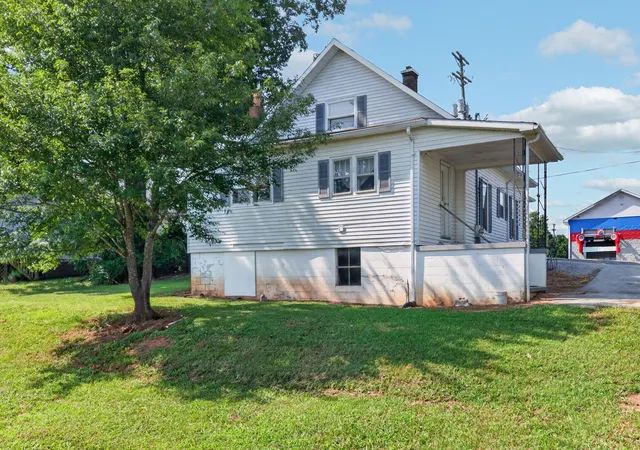 Photo 4 of Single family home for sale at 111 Maple St, Albany, KY 42602 | MLS# 26022534 | Listing updated on 2026-08-19