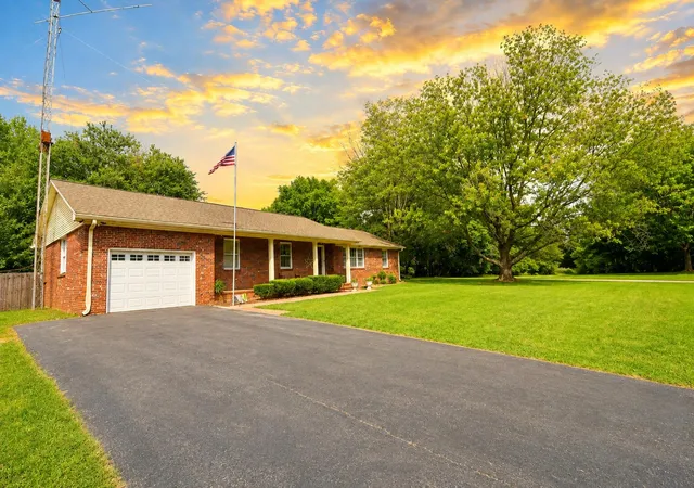 Photo 1 of Single family home for sale at 1900 Gatesborough Cir, Murray, KY 42071 | MLS# 26022726 | Listing updated on 2026-09-14