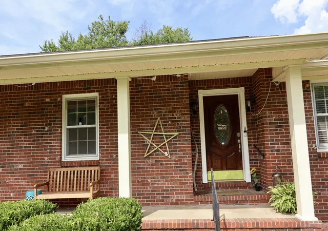 Photo 3 of Single family home for sale at 1900 Gatesborough Cir, Murray, KY 42071 | MLS# 26022726 | Listing updated on 2026-09-14