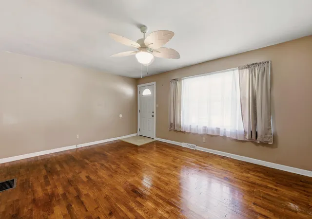 Photo 3 of Single family home for sale at 1587 Fairview Rd, Lawrenceburg, KY 40342 | MLS# 26022593 | Listing updated on 2026-08-20
