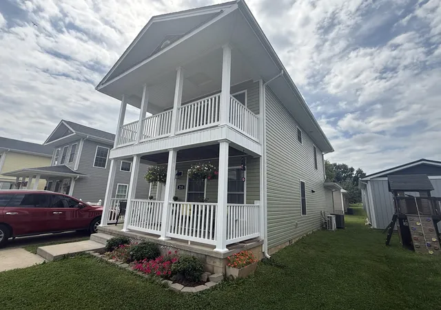 Photo 1 of Single family home for sale at 235 W Main St, Mount Vernon, KY 40456 | MLS# 26022552 | Listing updated on 2026-09-05