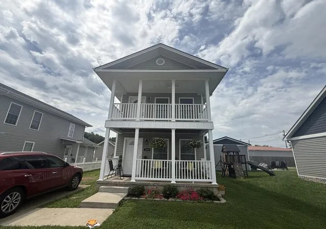 Photo 2 of Single family home for sale at 235 W Main St, Mount Vernon, KY 40456 | MLS# 26022552 | Listing updated on 2026-09-05